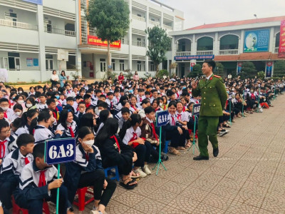 Tập huấn công tác phòng cháy chữa cháy cho giáo viên và học sinh trường THCS Phú Lương