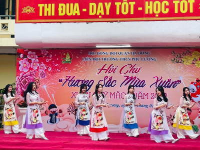 Trường THCS Phú Lương tổ chức Hội chợ xuân: "Hương Sắc Mùa Xuân"