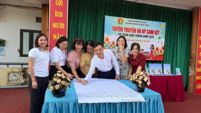 TRƯỜNG THCS PHÚ LƯƠNG TỔ CHỨC BUỔI TUYÊN TRUYỀN VÀ KÍ CAM KẾT AN TOÀN GIAO THÔNG