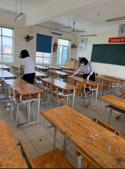 Trường THCS Phú Lương thực hiện tổng vệ sinh khử khuẩn toàn bộ các lớp học và khuôn viên trong nhà trường