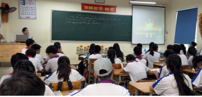 THỰC HIỆN NGHỊ QUYẾT 71-NQ/TW VỀ ĐỘT PHÁ GIÁO DỤC VÀ ĐÀO TẠO,  TRƯỜNG THCS PHÚ LƯƠNG ĐÃ ỨNG DỤNG CÔNG NGHỆ SỐ MỘT CÁCH TÍCH CỰC VÀO CÁC GIỜ HỌC MÔN GIÁO DỤC ĐỊA PHƯƠNG.